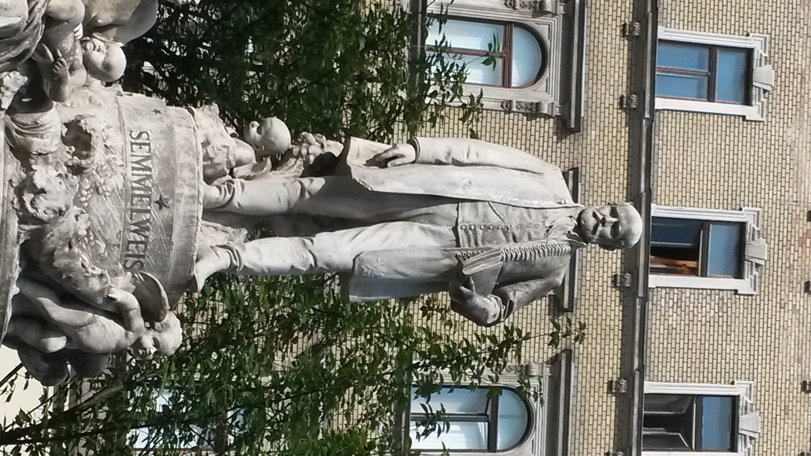 Ignaz Semmelweis' monument, Budapest (by Ludovica Perri) - (2).jpg